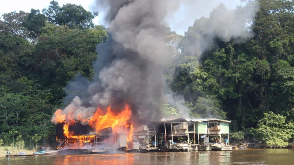 Em 10 dias, operação apreende 11 dragas de garimpo ilegal na Amazônia