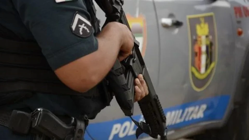 Jovem tenta furtar carro em RR e é detido por populares até chegada da Polícia