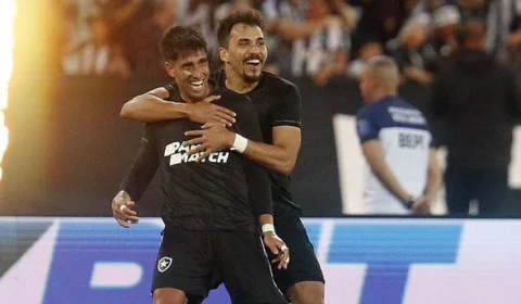 Brasileirão: Líder, Botafogo vence o Bragantino por 2 a 0 e segue invicto como mandante