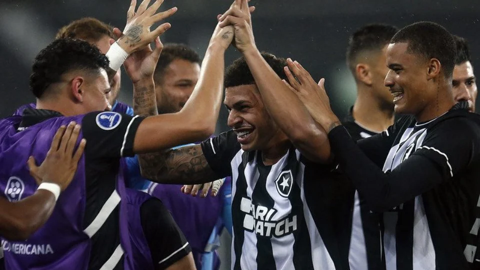 Botafogo fica no 1 a 1 com o Patronato, mas se classifica para as oitavas da Sul-Americana