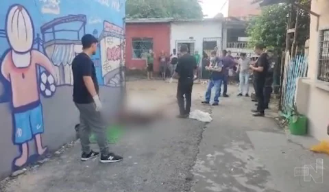 VÍDEO: guardador de veículos é morto a tiros em beco da Zona Oeste de Manaus