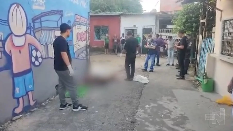 VÍDEO: guardador de veículos é morto a tiros em beco da Zona Oeste de Manaus