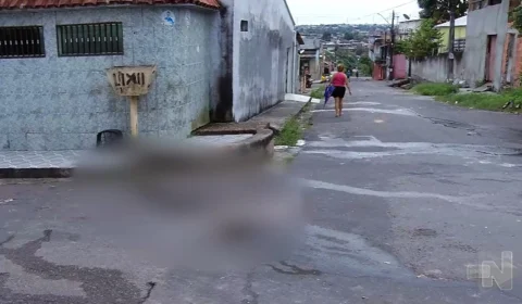 VÍDEO: homem é jogado de carro e é morto a tiros na Zona Norte de Manaus