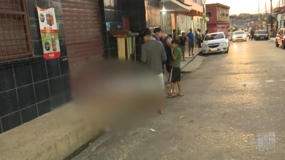 VÍDEO: homem morre baleado enquanto caminhava em rua da Zona Leste de Manaus