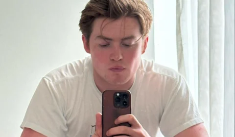 Bissexualidade: ator da Netflix comenta pressão para revelar orientação sexual