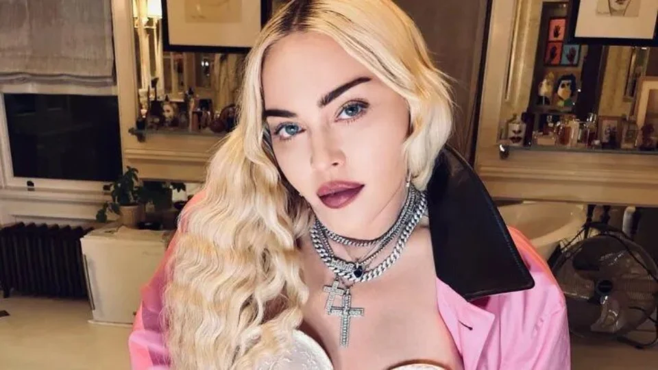 Madonna fala pela 1ª vez após internação: ‘Estou me recuperando’