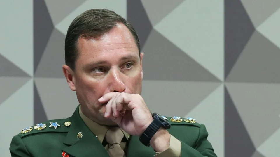 Mauro Cid negocia confissão sobre esquema das joias com a Polícia Federal