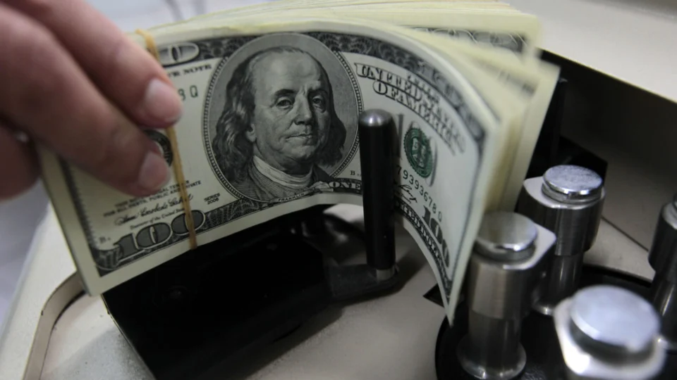 Dólar fecha semana em queda cotado a R$ 4,73