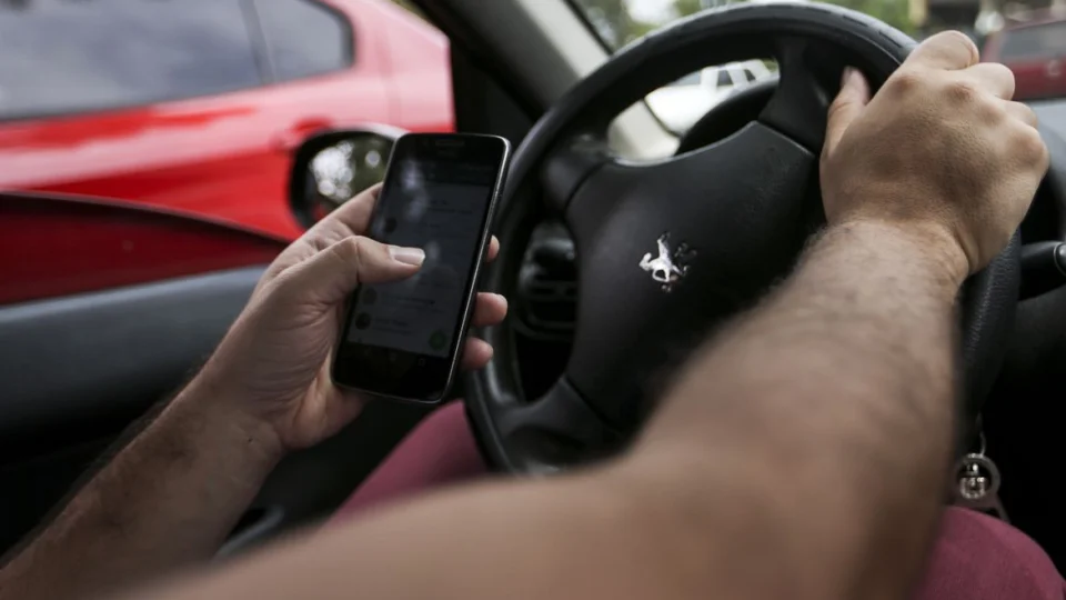 Motorista de app nega abuso em corrida que fez passageira pular de carro em SP