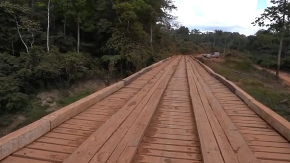 Acre assina ordem de serviço para pavimentação de ramais e construção da ponte