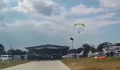 VÍDEO: paraquedista cai em telhado de aeroclube em Manaus durante pouso