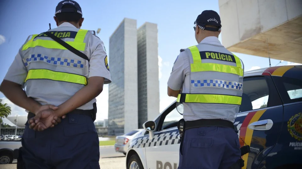 Reajuste salarial para PM, PCDF e bombeiros é aprovado por comissão