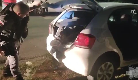 VÍDEO: polícia encontra motorista de app em porta-malas de carro em Manaus