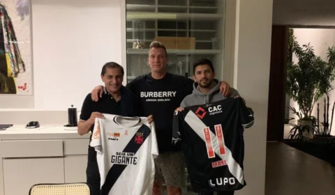 Técnico Ramón Diaz chega ao RJ para assinar com Vasco da Gama