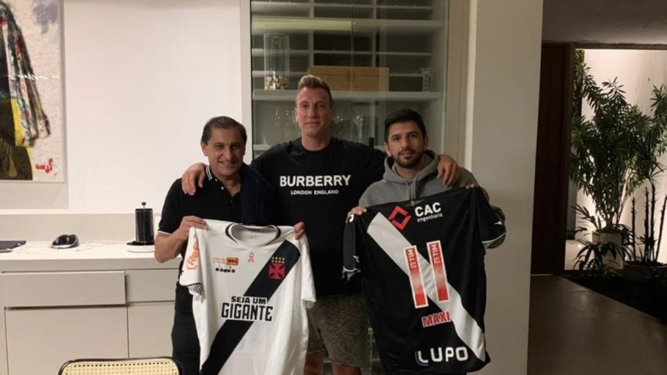 Técnico Ramón Diaz chega ao RJ para assinar com Vasco da Gama