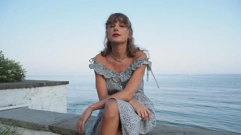 Taylor Swift: mulher é detida após invadir propriedade da cantora nos EUA