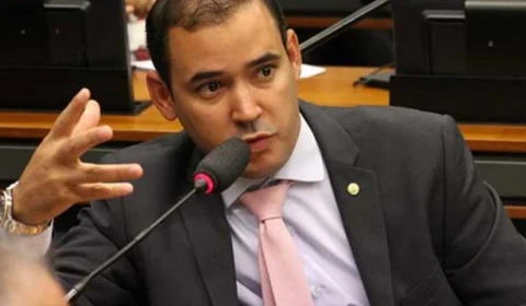 Deputado do TO se manifesta sobre uso de verba para comprar carro da irmã