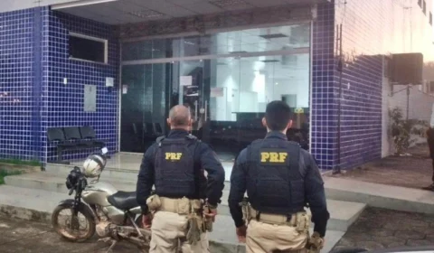 PRF apreende motocicleta com placa adulterada no interior de RR