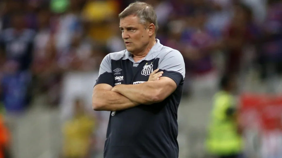 Aguirre estreia com derrota; Santos perde por 4 a 0 para Fortaleza