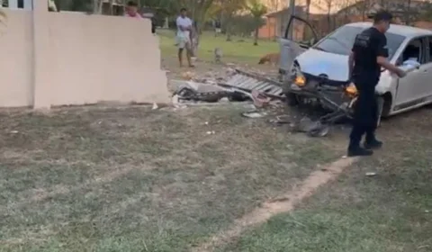 Uma pessoa morre e outra fica ferida após carro colidir com poste no AC
