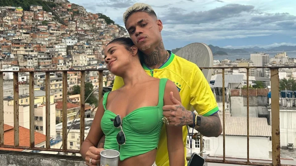 Após boatos de traição, Bella Campos anuncia término com Mc Cabelinho