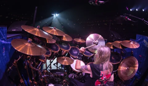Baterista do Iron Maiden revela AVC que paralisou lado direito do corpo