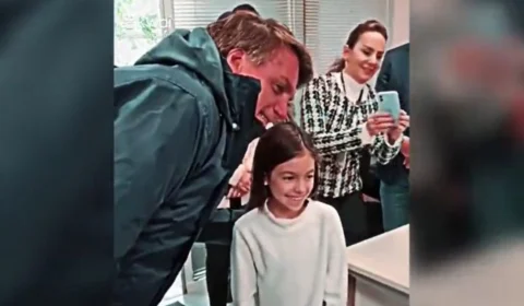 Bolsonaro posta vídeo em rede social e mantém silêncio sobre esquema de joias