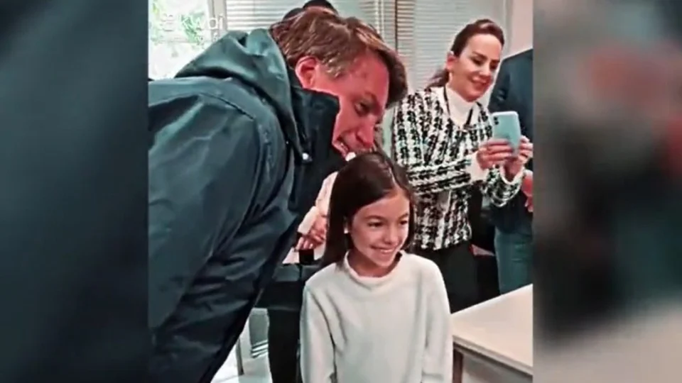 Bolsonaro posta vídeo em rede social e mantém silêncio sobre esquema de joias