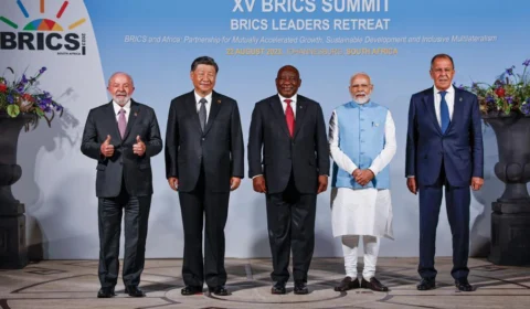 Brics amplia bloco e convida seis países; Argentina e Irã farão parte do grupo