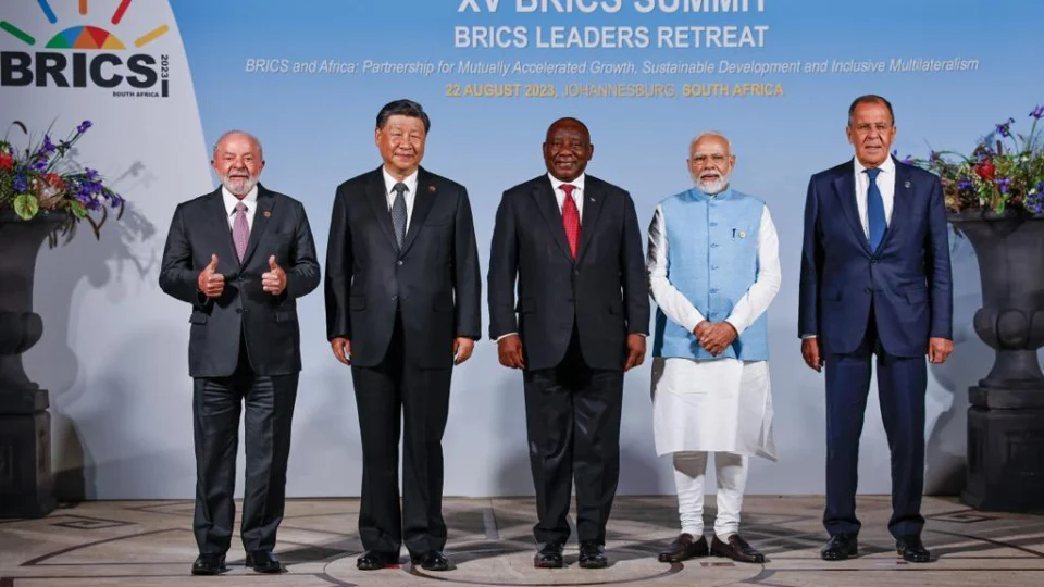 Brics amplia bloco e convida seis países; Argentina e Irã farão parte do grupo