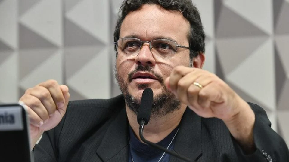 CPMI  8/1: fotógrafo Adriano Machado diz ter sido obrigado a apagar fotos dos vândalos