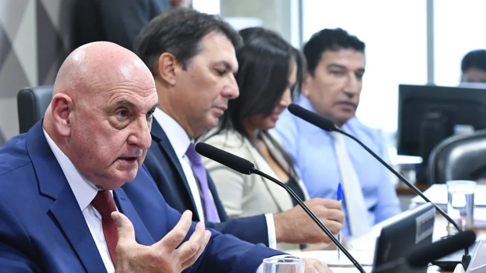 Ex-ministro do GSI admite que fez avaliação errada de 8 de janeiro