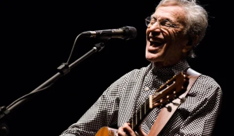 Caetano Veloso mantém shows em SP no final de semana após gripe forte