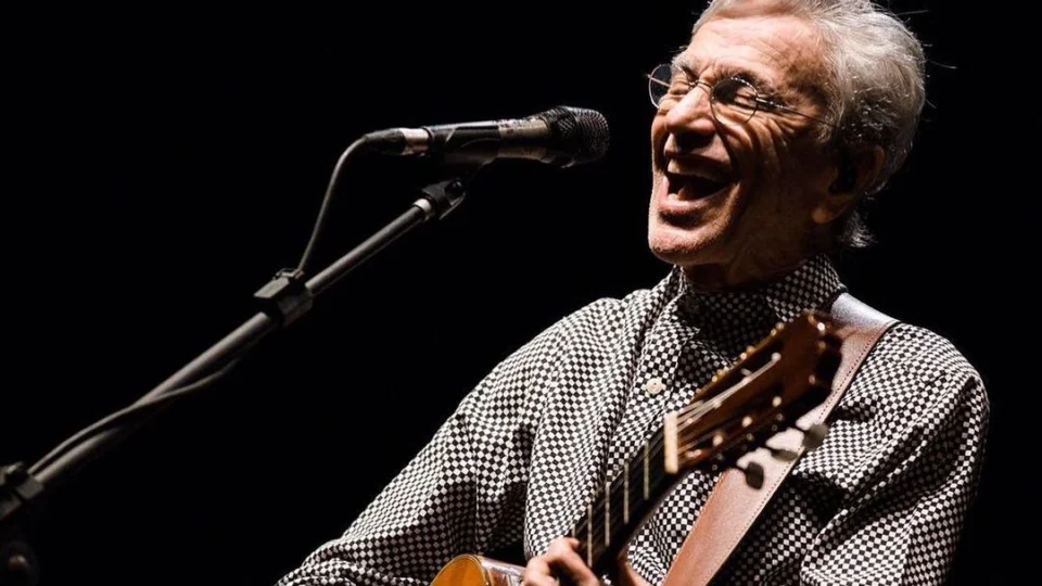 Caetano Veloso mantém shows em SP no final de semana após gripe forte