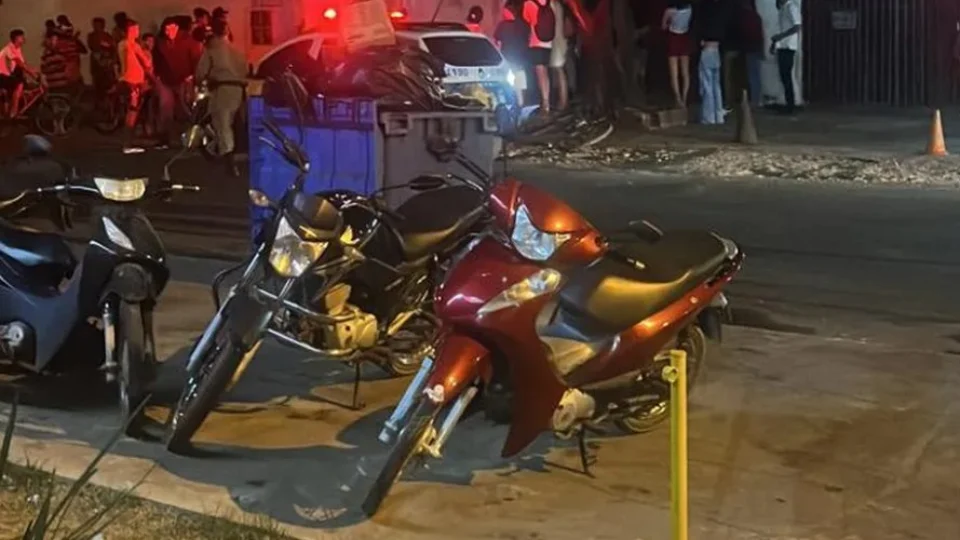 Homem é executado a tiros por dupla de moto no meio da rua em Palmas