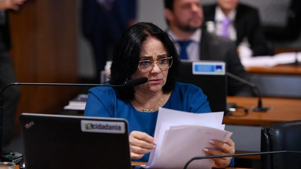 Violência física contra mulher deve ser prioridade na Justiça, defende PL