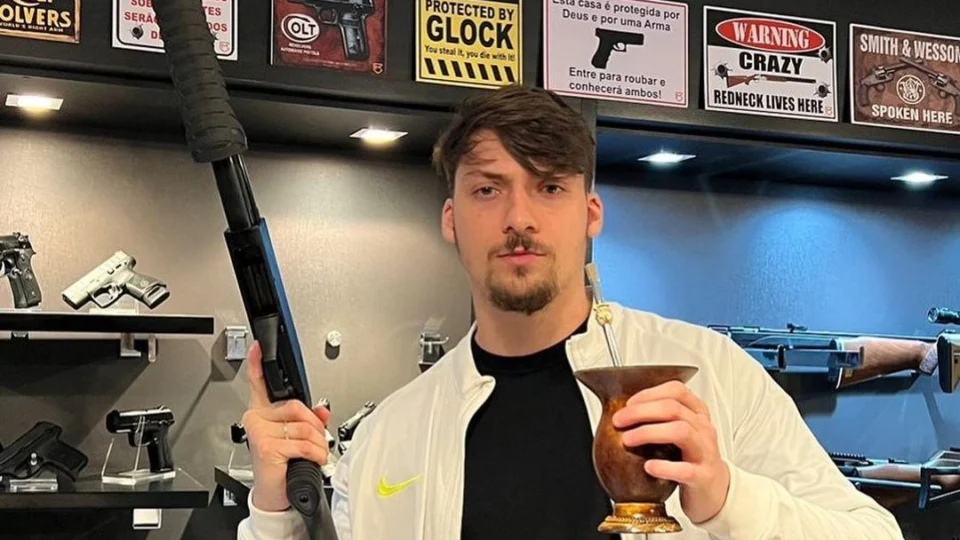 Defesa de Renan Bolsonaro diz que ’04’ ficou surpreso com operação