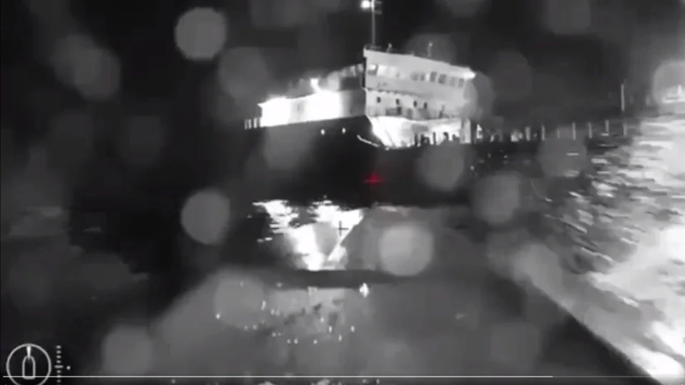 Vídeo: drone ucraniano atinge petroleiro russo no Mar Negro