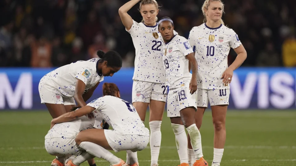 Copa do Mundo Feminina: EUA é eliminado com gol de pênalti decidido no VAR