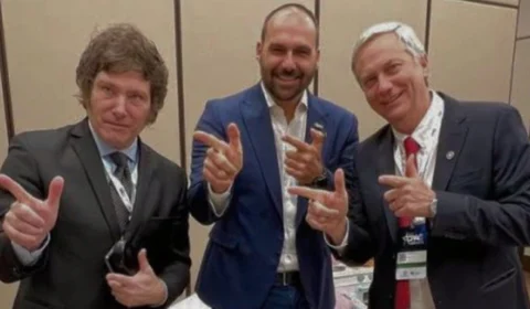 Eduardo Bolsonaro comemora eleições da Argentina: ‘livres do socialismo’