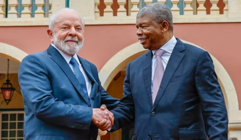 Em Angola, Lula diz que estuda abertura de consulado em Luanda