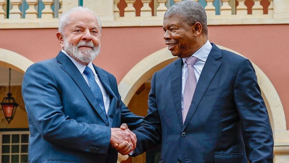 Em Angola, Lula diz que estuda abertura de consulado em Luanda