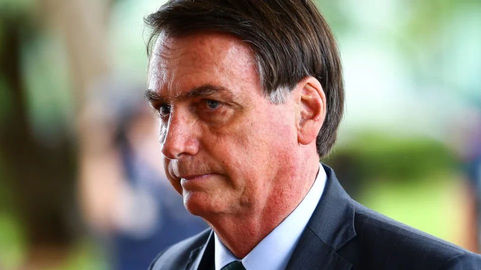 Advogados de Bolsonaro tentam afastar suspeita de peculato no caso da venda de joias 