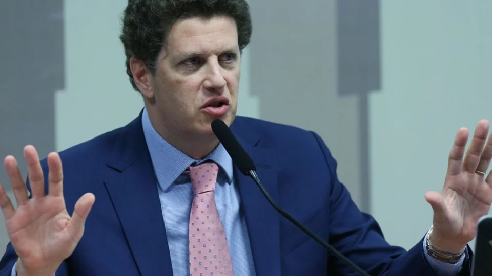 Ricardo Salles, ex-ministro do meio ambiente vira réu em ação que apura contrabando de madeira
