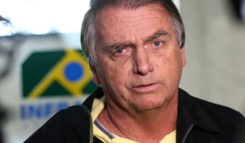Bolsonaro volta a ser internado em hospital de Brasília