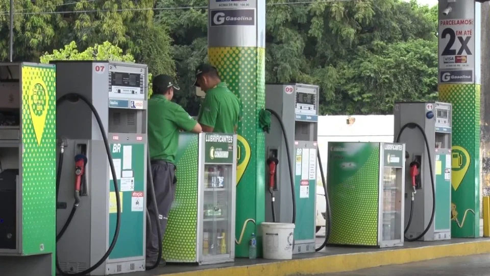Litro da gasolina chega a R$ 6,80 em postos de combustíveis em Rio Branco