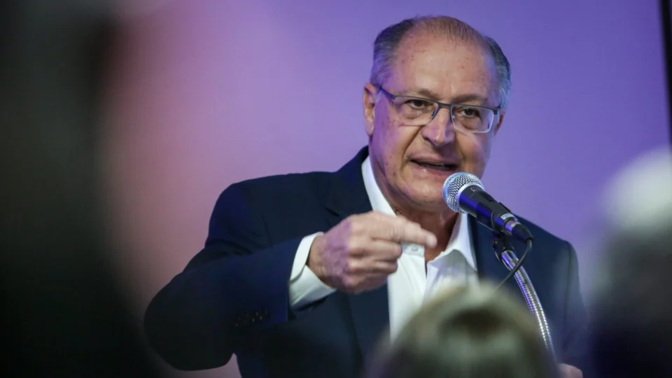 ‘Energia normalizará nas próximas horas’, diz Alckmin sobre apagão no Brasil