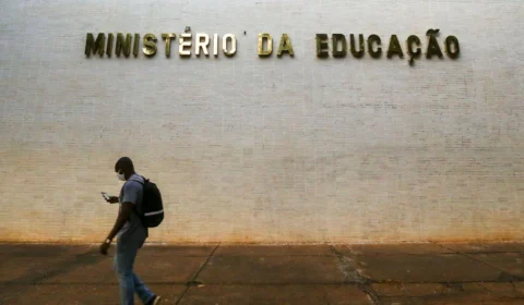 Governo federal bloqueia verba de R$ 201 milhões na educação básica