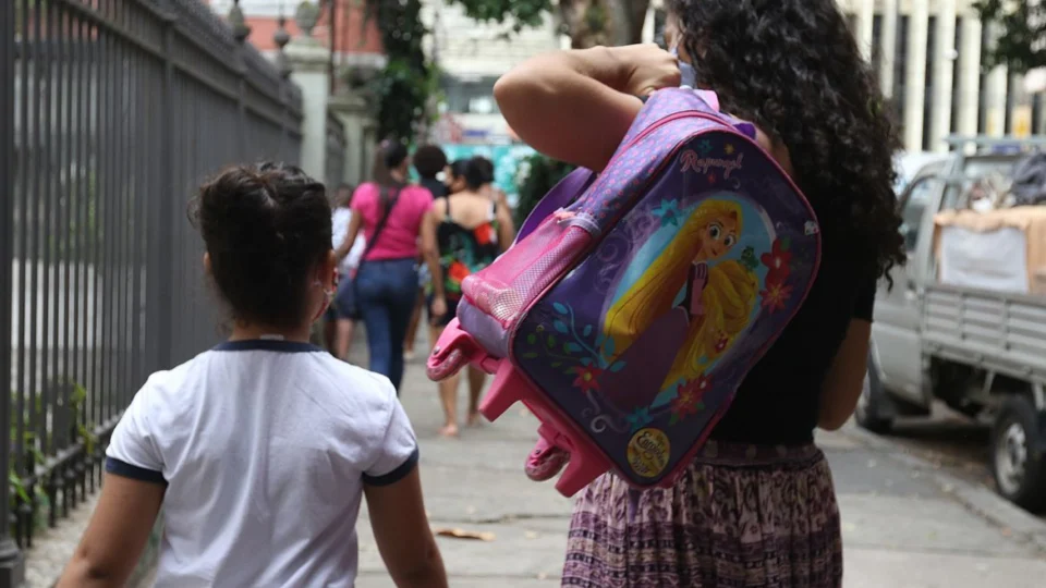 Governo federal publica regras para adesão de escolas em tempo integral