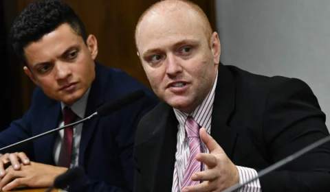 Hacker liga Bolsonaro a grampo em Moraes e plano para forjar ataque a urnas